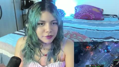 Vaiolet1314 online show from January 13, 5:15 am