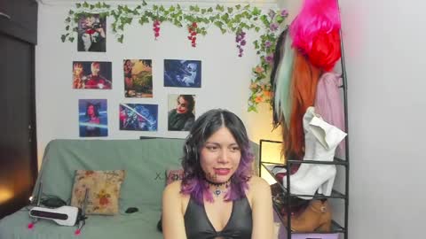 Vaiolet1314 online show from May 22, 3:13 am