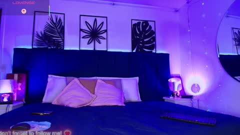 Tifanny  online show from December 15, 8:05 pm