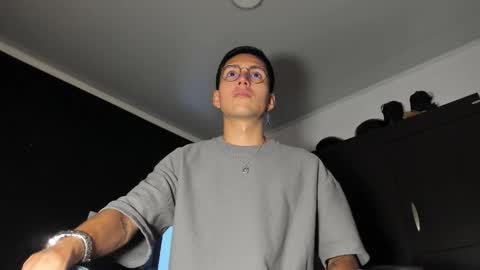 valentean online show from November 10, 5:16 pm