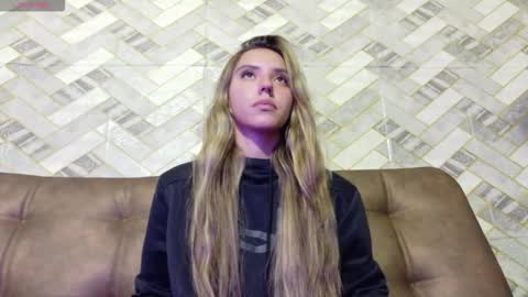 Snapshot of valentina_red18 chatting on October 17, 6:12 pm Valentina online show from October 17, 6:12 pm