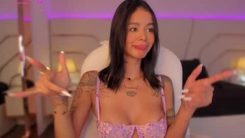 Snapshot of valentina_vegaa chatting on March 6, 10:58 pm Val online show from March 6, 10:58 pm