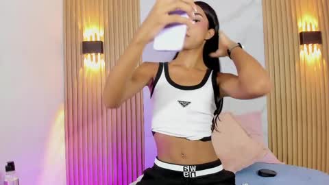 valentinaliux_ online show from April 21, 11:39 am