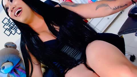 Snapshot of valentinaxqueen chatting on December 5, 2:37 am    online show from December 5, 2:37 am