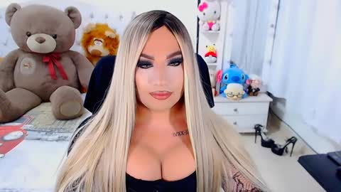 Snapshot of valentinaxqueen chatting on January 16, 1:27 am    online show from January 16, 1:27 am