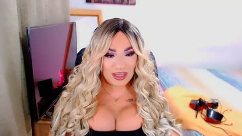 Snapshot of valentinaxqueen chatting on December 13, 12:31 am    online show from December 13, 12:31 am
