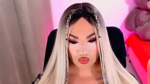 Snapshot of valentinaxqueen chatting on February 28, 12:21 am    online show from February 28, 12:21 am