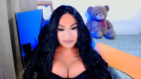 Snapshot of valentinaxqueen chatting on December 17, 11:49 pm    online show from December 17, 11:49 pm