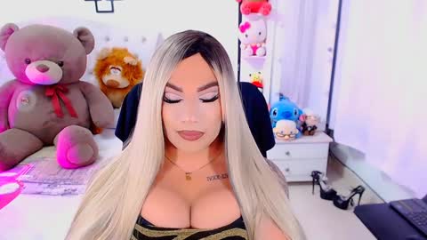 Snapshot of valentinaxqueen chatting on January 14, 10:23 pm    online show from January 14, 10:23 pm