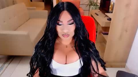 Snapshot of valentinaxqueen chatting on October 14, 11:19 pm    online show from October 14, 11:19 pm