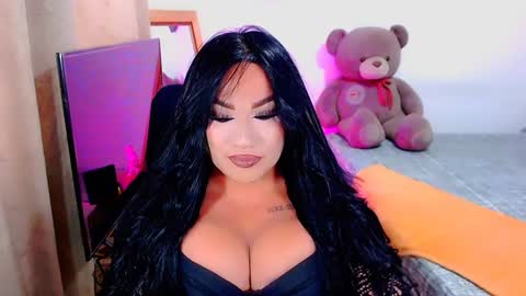Snapshot of valentinaxqueen chatting on December 17, 8:10 pm    online show from December 17, 8:10 pm