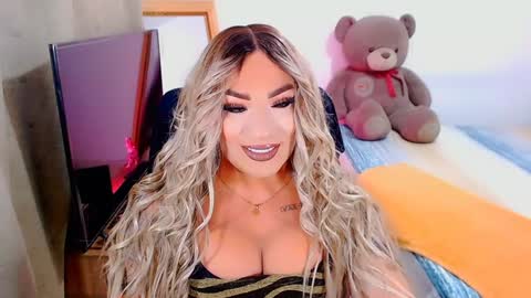 Snapshot of valentinaxqueen chatting on December 15, 10:26 pm    online show from December 15, 10:26 pm