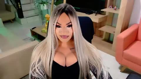 Snapshot of valentinaxqueen chatting on March 10, 2:06 am    online show from March 10, 2:06 am
