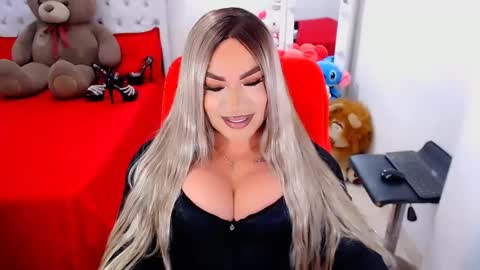 Snapshot of valentinaxqueen chatting on October 3, 12:53 am    online show from October 3, 12:53 am