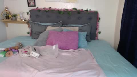 V A L E N T I N I online show from February 22, 7:49 pm