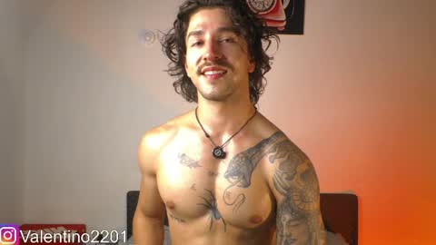 Valentino - 15 OFF valentino2201 online show from April 11, 7:45 am