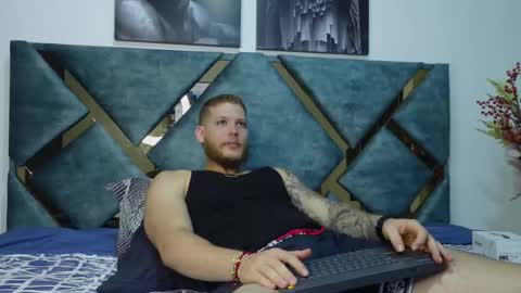 Snapshot of valentino_ferrari28 chatting on October 23, 2:02 am Valentino Ferrari online show from October 23, 2:02 am