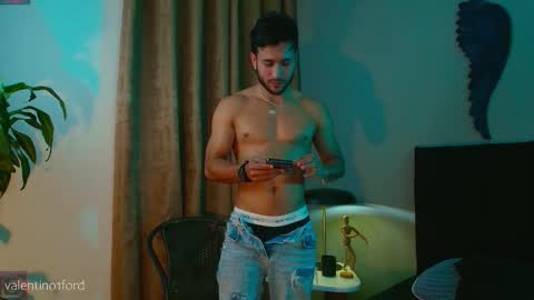 Valentino online show from September 29, 9:58 pm