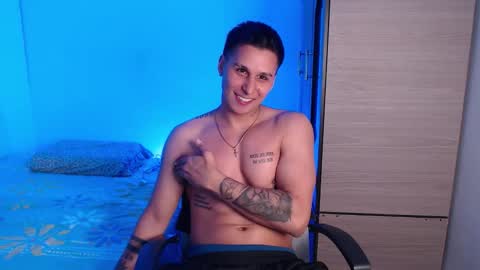 Snapshot of valentinosex_1 chatting on October 25, 1:28 am VALENTINO online show from October 25, 1:28 am