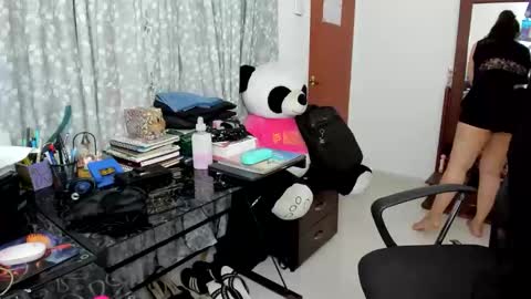 ValenLo online show from April 21, 2:37 am