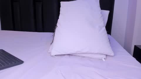 valeri_tafur online show from February 28, 1:47 pm