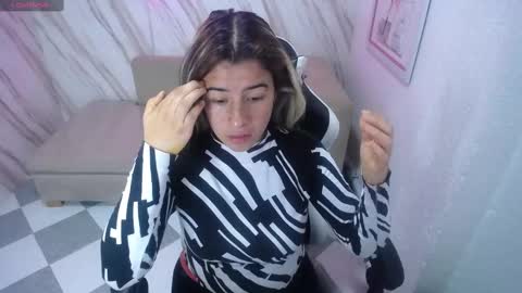 valerie_b online show from February 11, 3:08 am