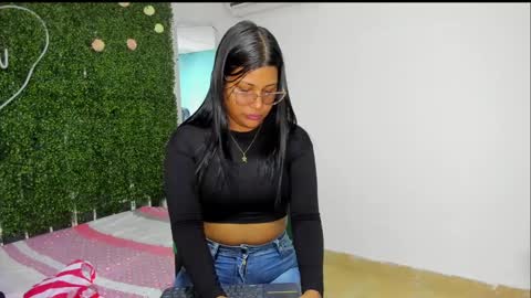 Snapshot of valery_021 chatting on January 17, 11:18 pm Valery online show from January 17, 11:18 pm