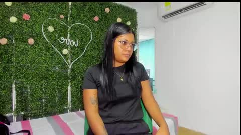 Snapshot of valery_021 chatting on January 18, 11:00 pm Valery online show from January 18, 11:00 pm