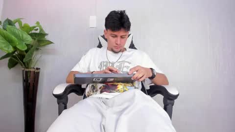 Valentino online show from April 1, 1:41 pm