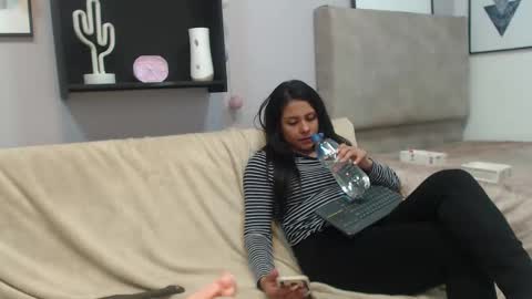 valevicious online show from February 25, 12:03 am