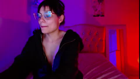 valkiry_ online show from November 17, 1:30 am