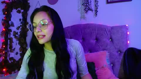 valkiry_ online show from April 14, 9:40 pm