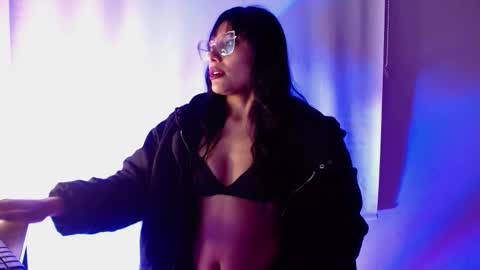 valkiry_ online show from November 24, 10:52 pm