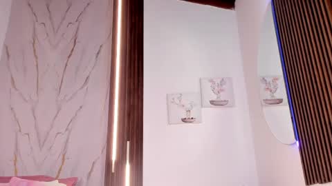 Vallolet Peach  online show from April 18, 12:07 pm