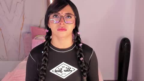 Vallolet Peach  online show from March 28, 12:17 pm