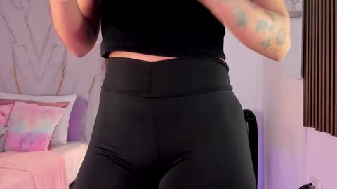 Vallolet Peach  online show from October 15, 12:17 pm