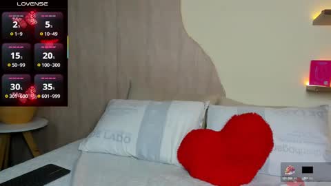 V A N E  online show from September 18, 3:32 am