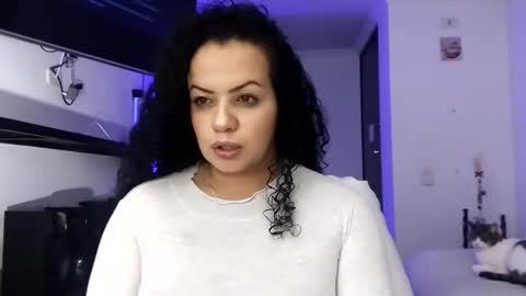 vanessa and samantha online show from February 5, 9:02 am