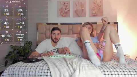 Snapshot of vanessa_and_liam chatting on March 11, 4:08 am Vanessa  Please help me with your thumbs up its important  online show from March 11, 4:08 am