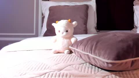 Vanessa online show from March 5, 7:01 pm