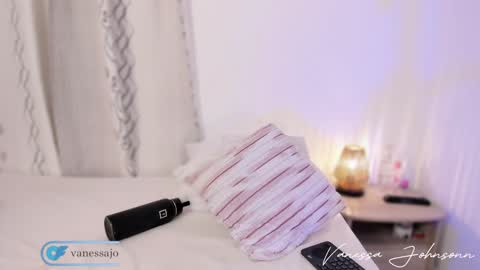 vanessajohnsonn online show from January 23, 12:35 am