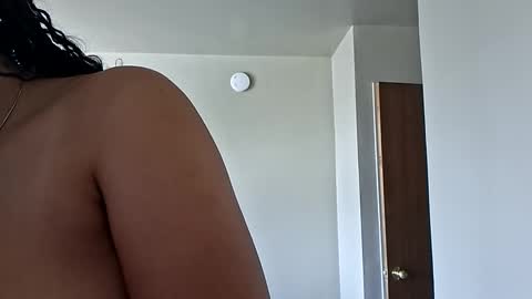 vanessareign online show from September 30, 6:18 pm