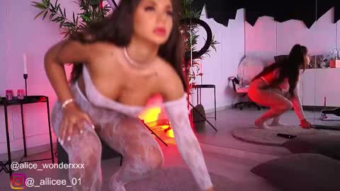 Vanessa Simon online show from March 11, 6:41 am