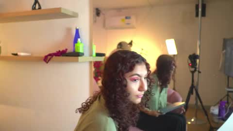 vanilla_hot_ online show from November 14, 1:57 pm