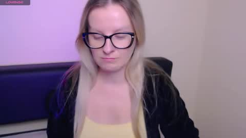 Mia online show from October 13, 6:37 am