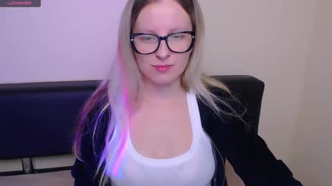 Mia online show from October 8, 7:03 am