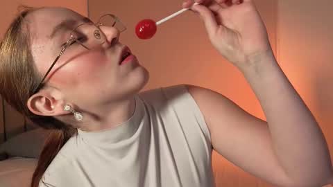 Elizabeth online show from January 8, 9:09 pm