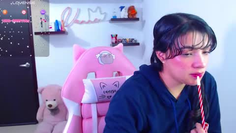 Snapshot of vannessa_shy chatting on March 3, 10:10 pm Vanesa online show from March 3, 10:10 pm