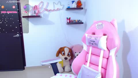 Snapshot of vannessa_shy chatting on February 11, 10:39 pm Vanesa online show from February 11, 10:39 pm