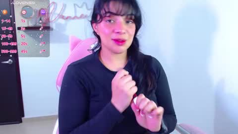 Snapshot of vannessa_shy chatting on February 27, 8:53 pm Vanesa online show from February 27, 8:53 pm